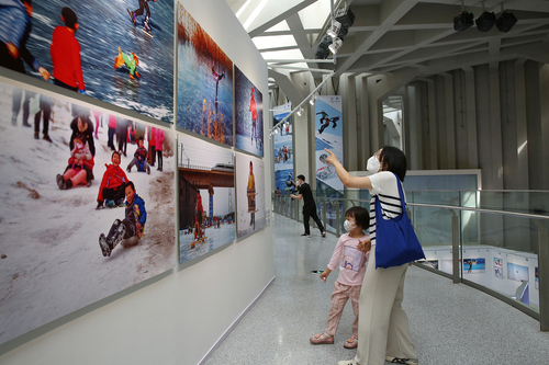 “一起向未来”中国冰雪运动摄影大展精彩亮相奥林匹克塔 4